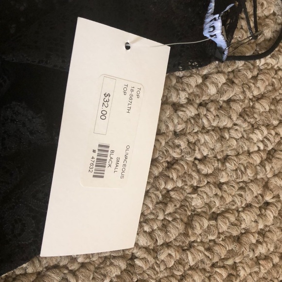 Black lacy camisole - Picture 4 of 6